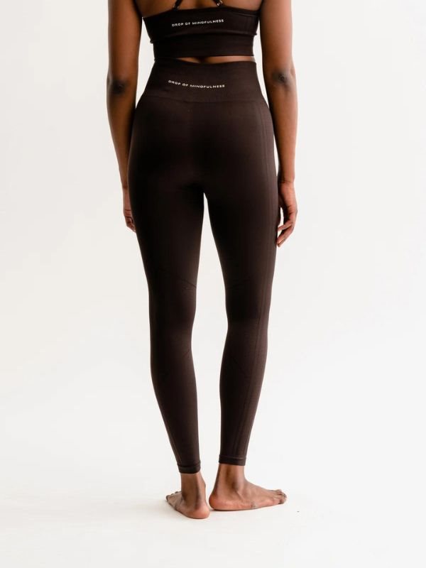 Mørkebrune seamless leggings fra Drop of mindfulness